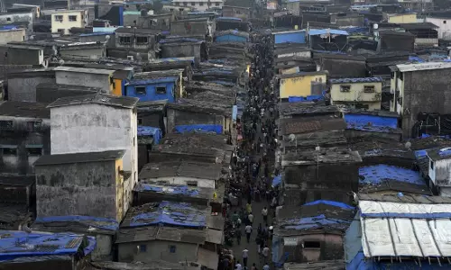 NCR Ghaziabad: झुग्गियों में रहने वाले पांच हजार लोगों की कोई खोज खबर लेने वाला नहीं